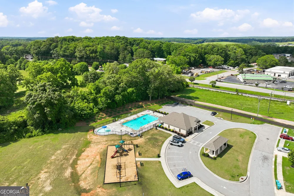 728 Starbuck PKWY Pendergrass, GA 30567