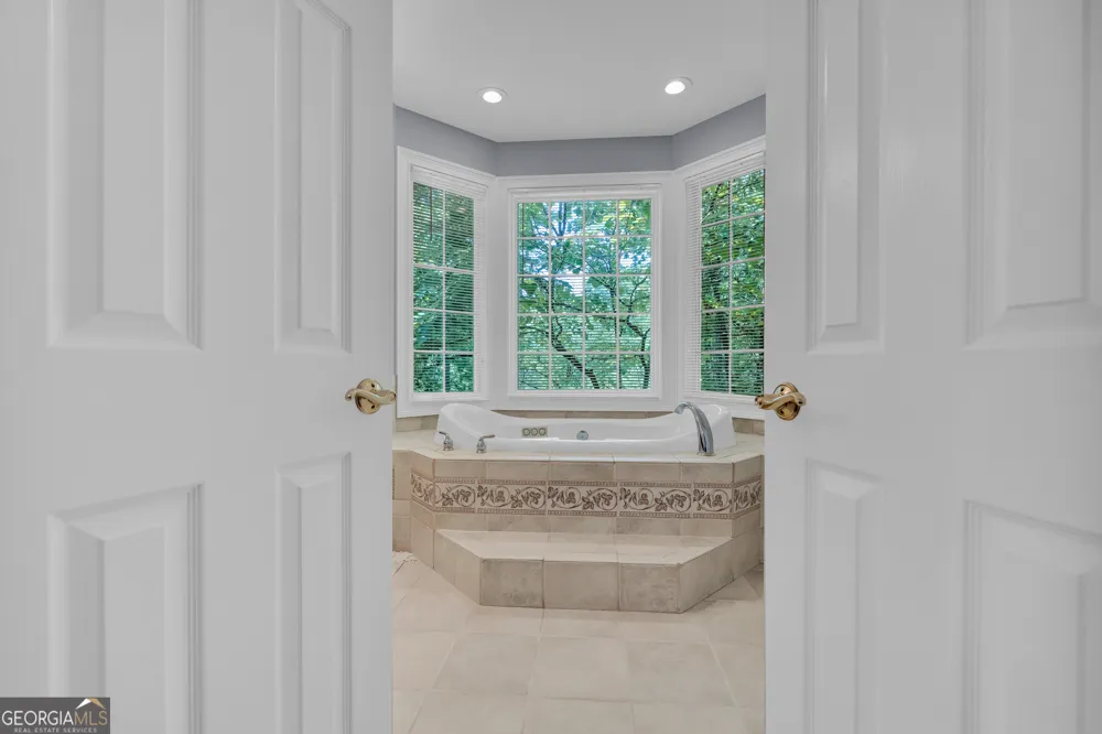 242 Pristine CV Hartwell, GA 30643