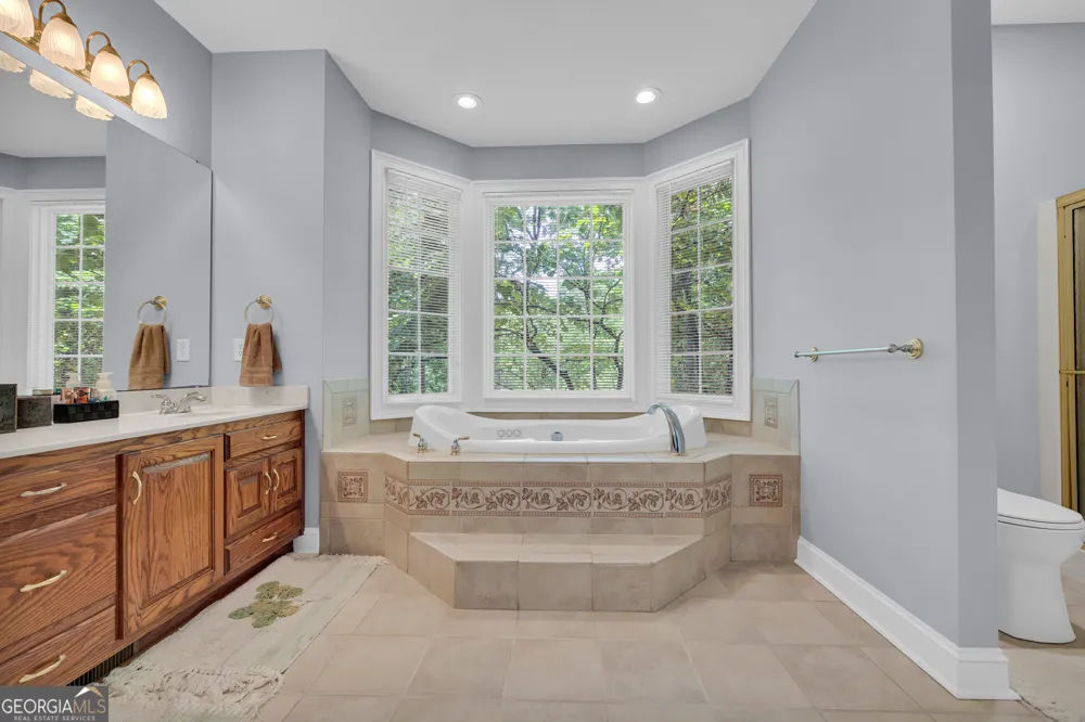 242 Pristine CV Hartwell, GA 30643