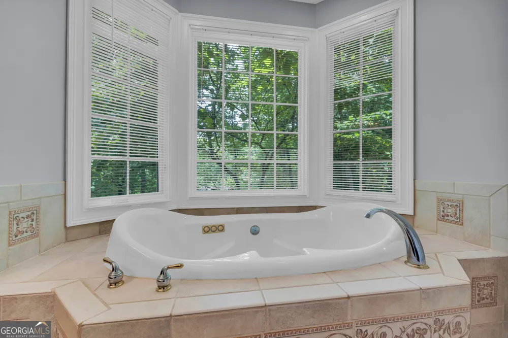 242 Pristine CV Hartwell, GA 30643