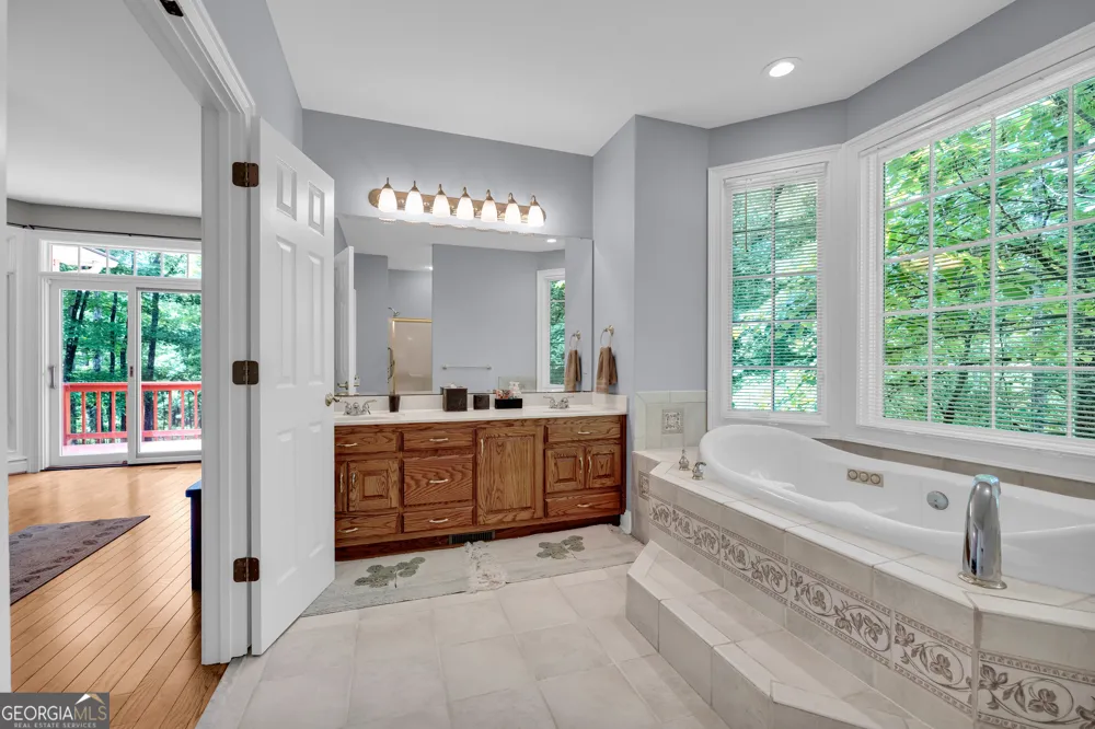 242 Pristine CV Hartwell, GA 30643