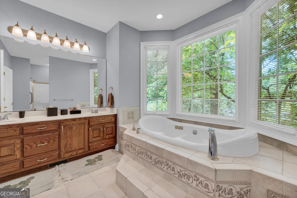 242 Pristine CV Hartwell, GA 30643