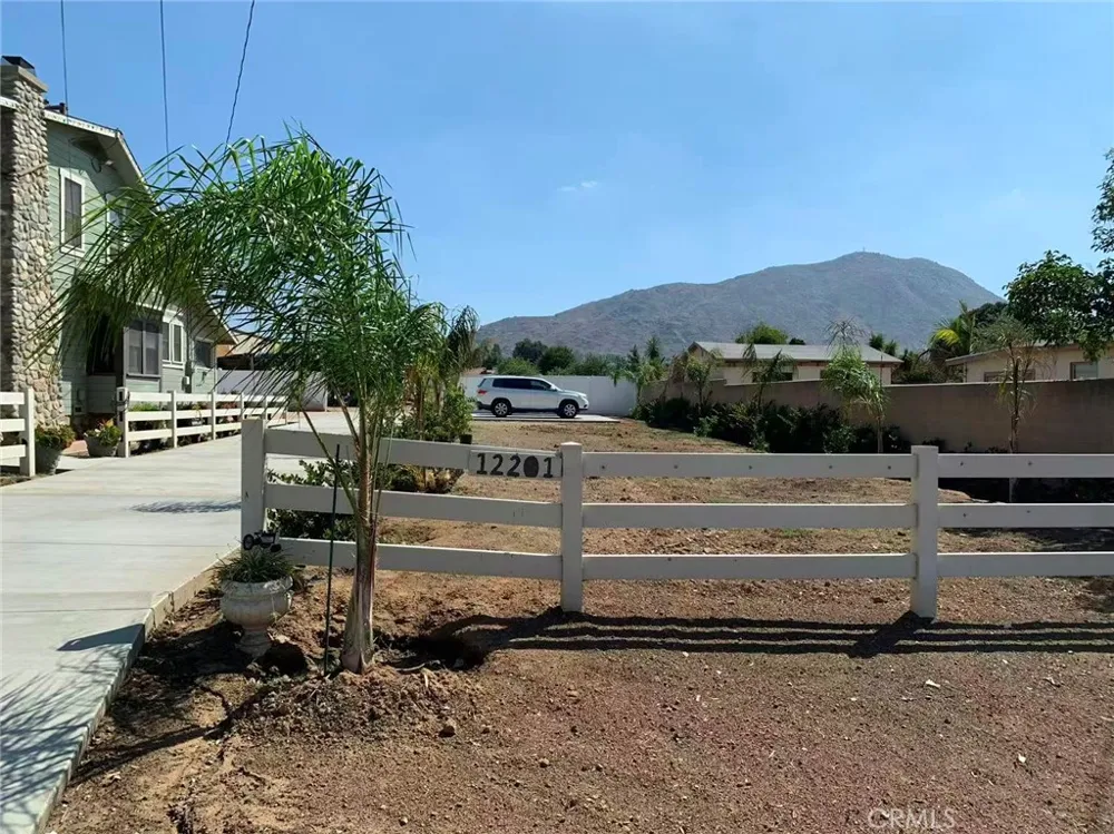 12201 Michigan Grand Terrace, CA 92313