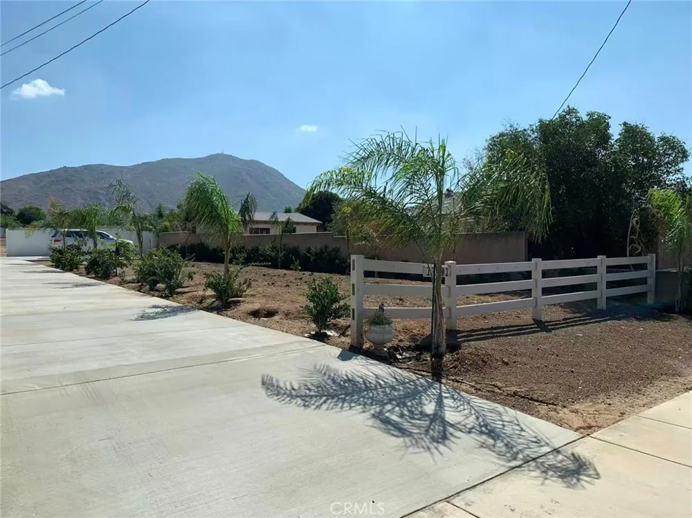 12201 Michigan Grand Terrace, CA 92313
