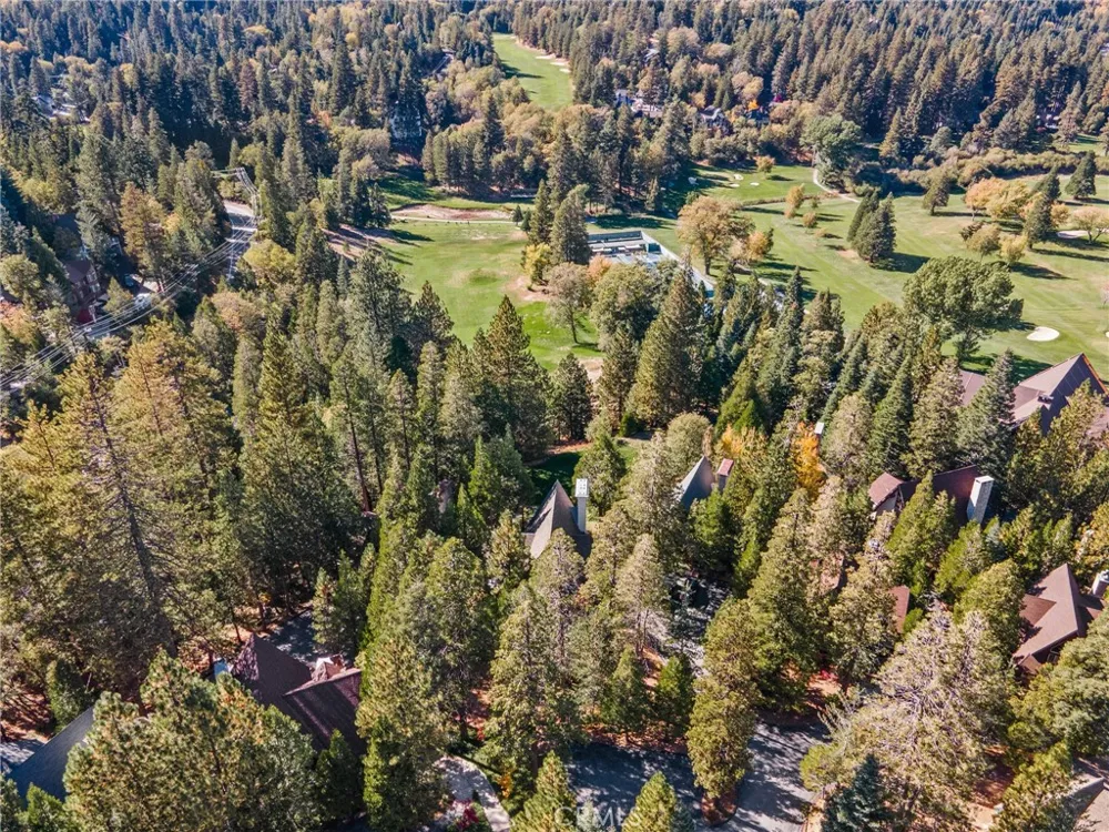 180 Grass Valley Lake Arrowhead, CA 92352
