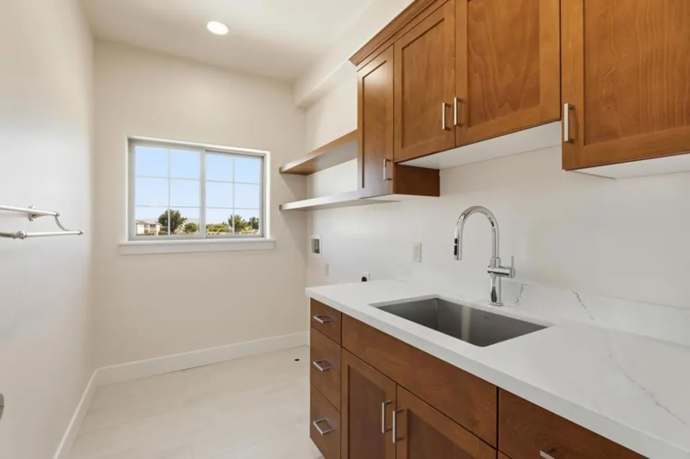 1001 Amore Street Hollister, CA 95023