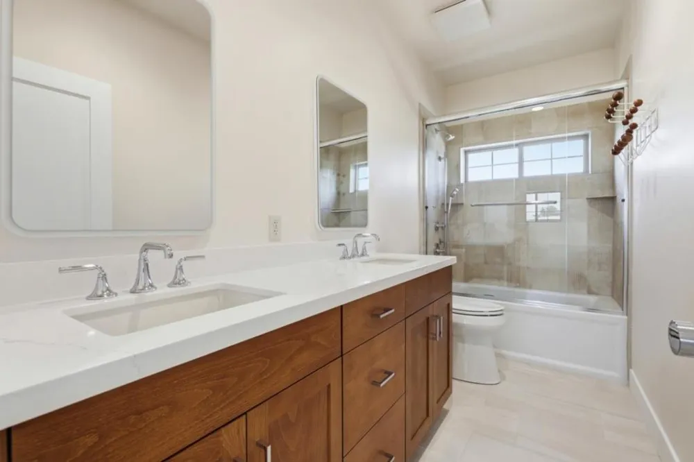1001 Amore Street Hollister, CA 95023