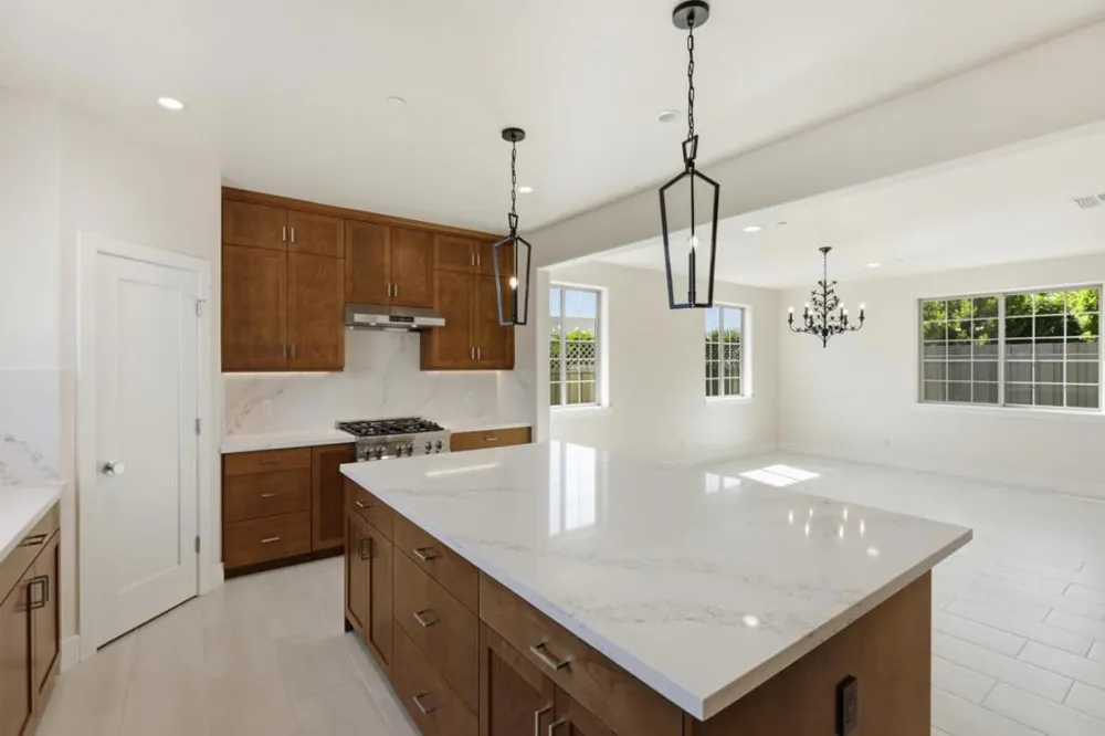 1001 Amore Street Hollister, CA 95023