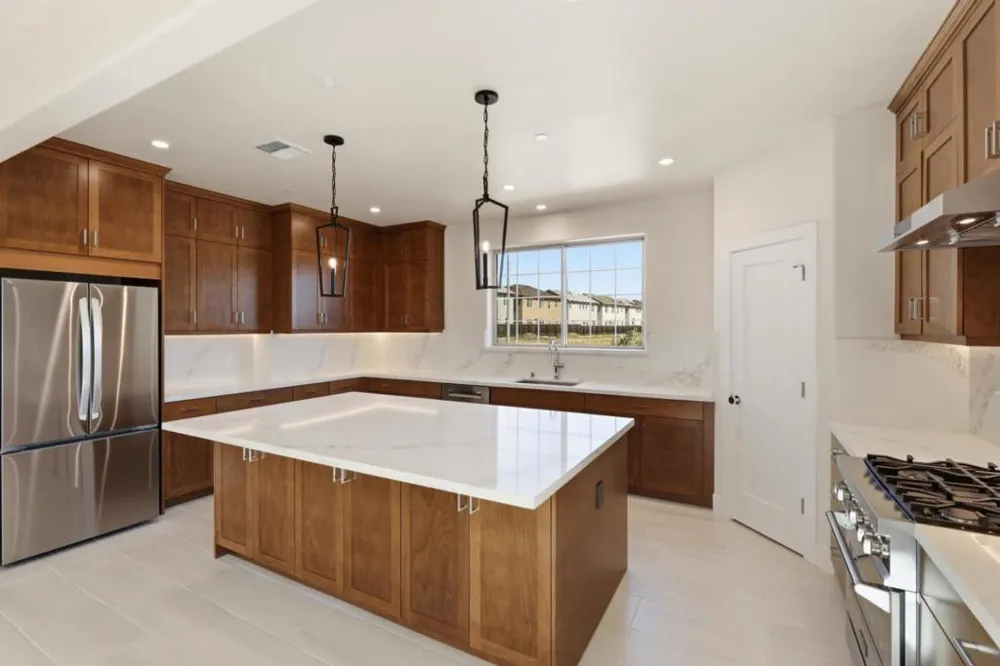 1001 Amore Street Hollister, CA 95023