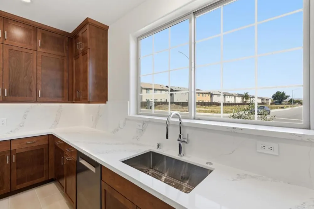 1001 Amore Street Hollister, CA 95023