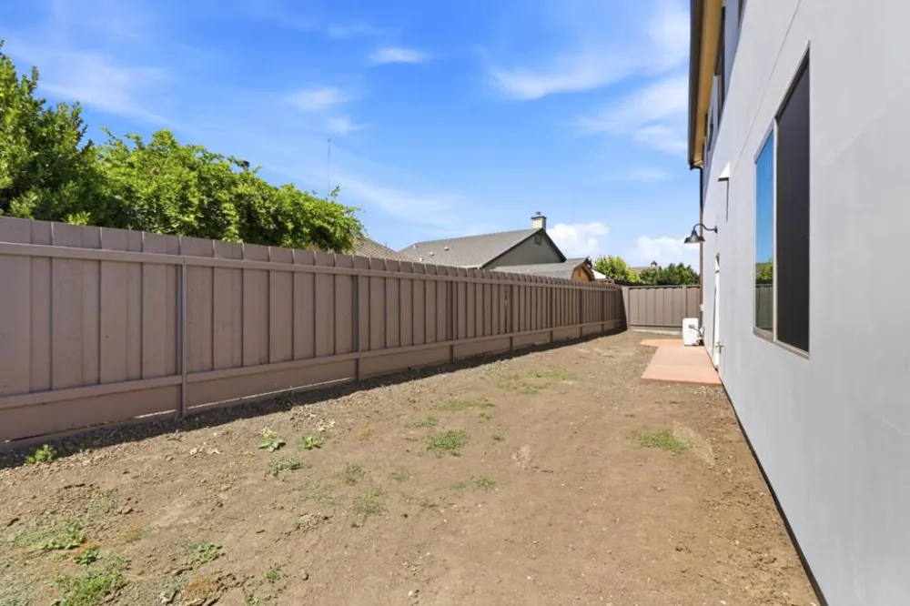 1001 Amore Street Hollister, CA 95023