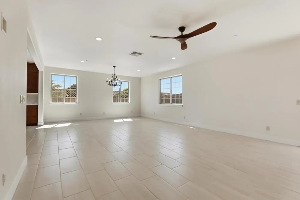 1001 Amore Street Hollister, CA 95023