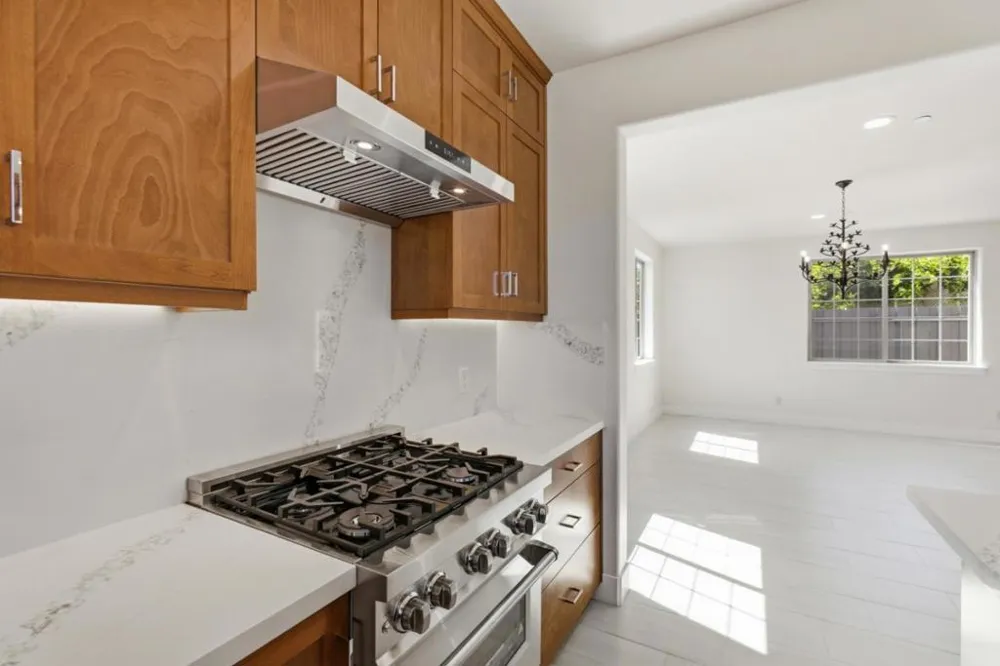 1001 Amore Street Hollister, CA 95023