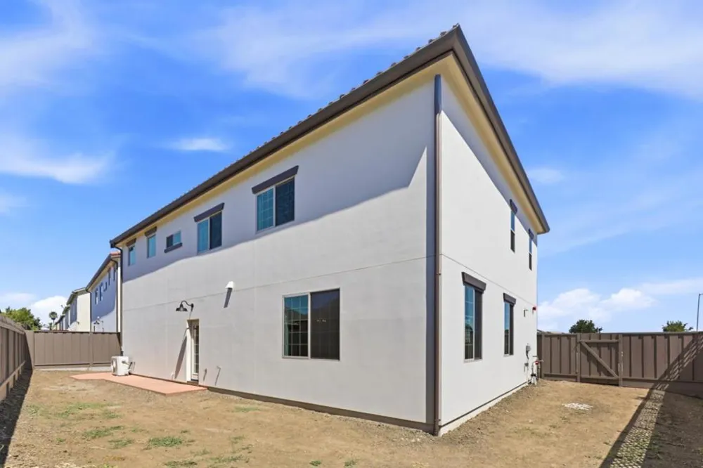 1001 Amore Street Hollister, CA 95023