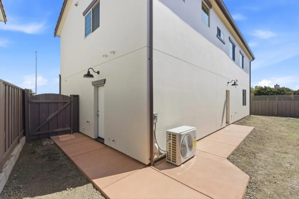 1001 Amore Street Hollister, CA 95023