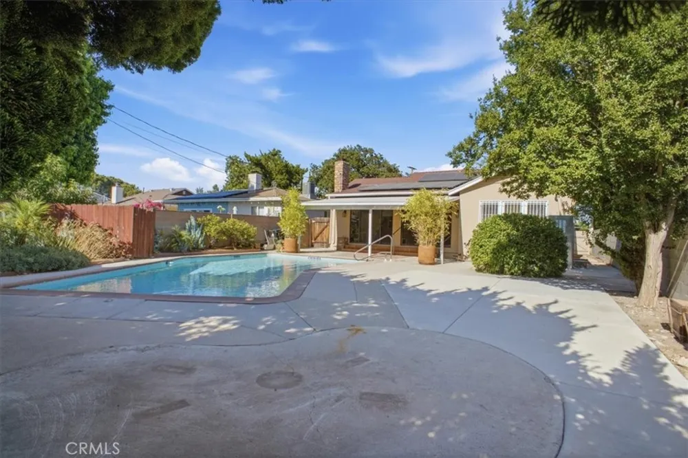 7007 Whitaker Lake Balboa, CA 91406
