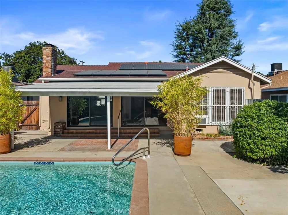 7007 Whitaker Lake Balboa, CA 91406