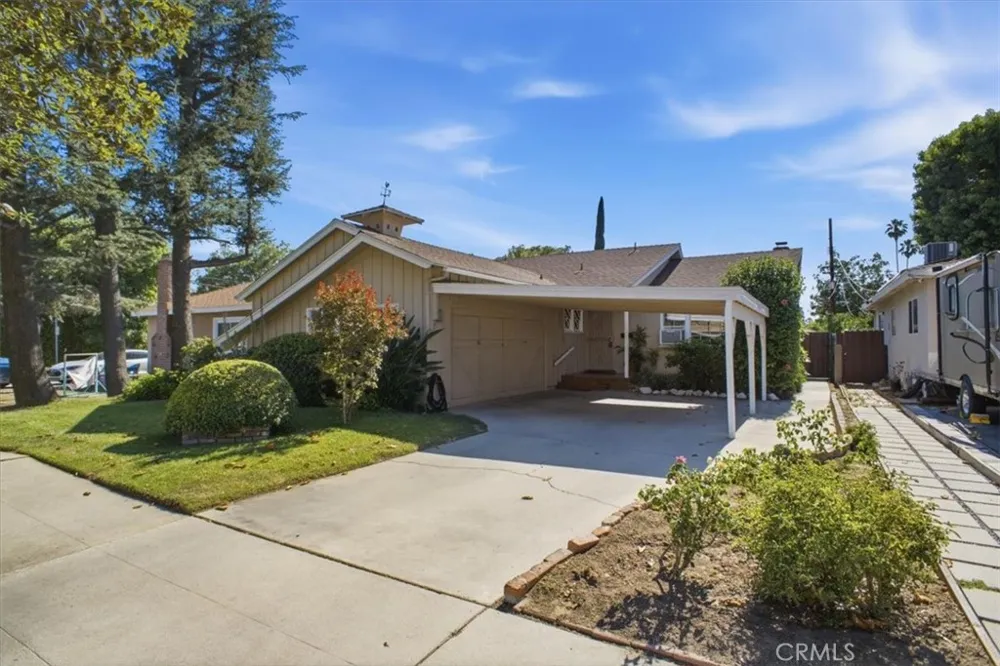 7007 Whitaker Lake Balboa, CA 91406