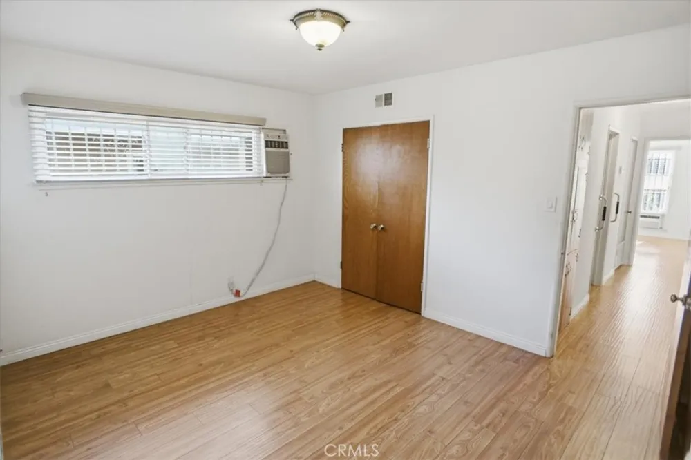 7007 Whitaker Lake Balboa, CA 91406