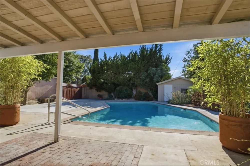 7007 Whitaker Lake Balboa, CA 91406