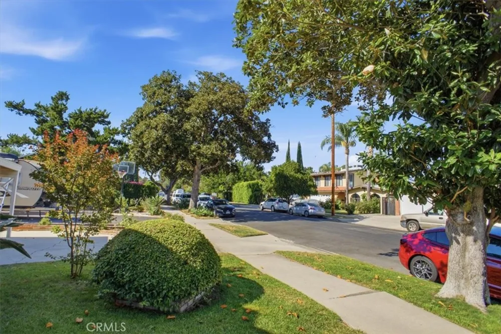 7007 Whitaker Lake Balboa, CA 91406