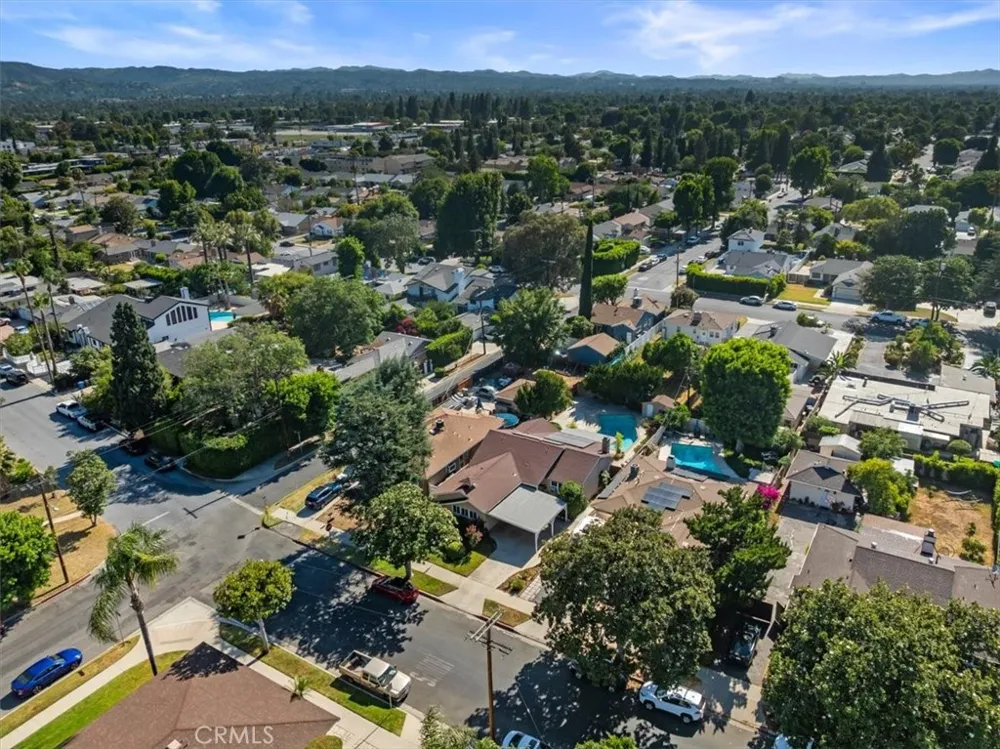 7007 Whitaker Lake Balboa, CA 91406