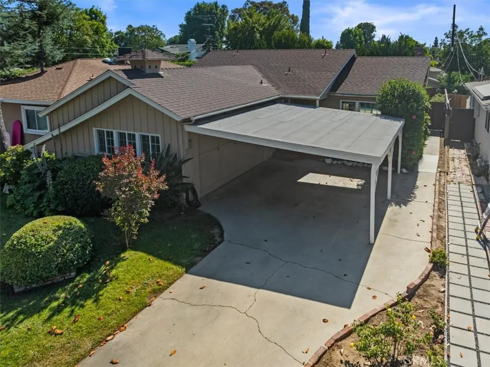 7007 Whitaker Lake Balboa, CA 91406