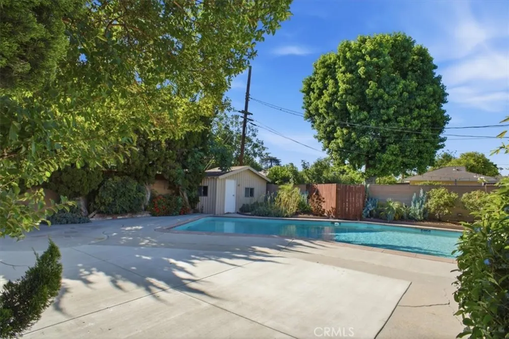 7007 Whitaker Lake Balboa, CA 91406