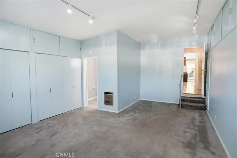 7007 Whitaker Lake Balboa, CA 91406
