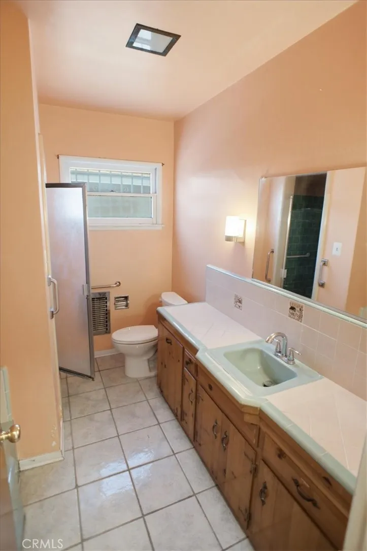 7007 Whitaker Lake Balboa, CA 91406