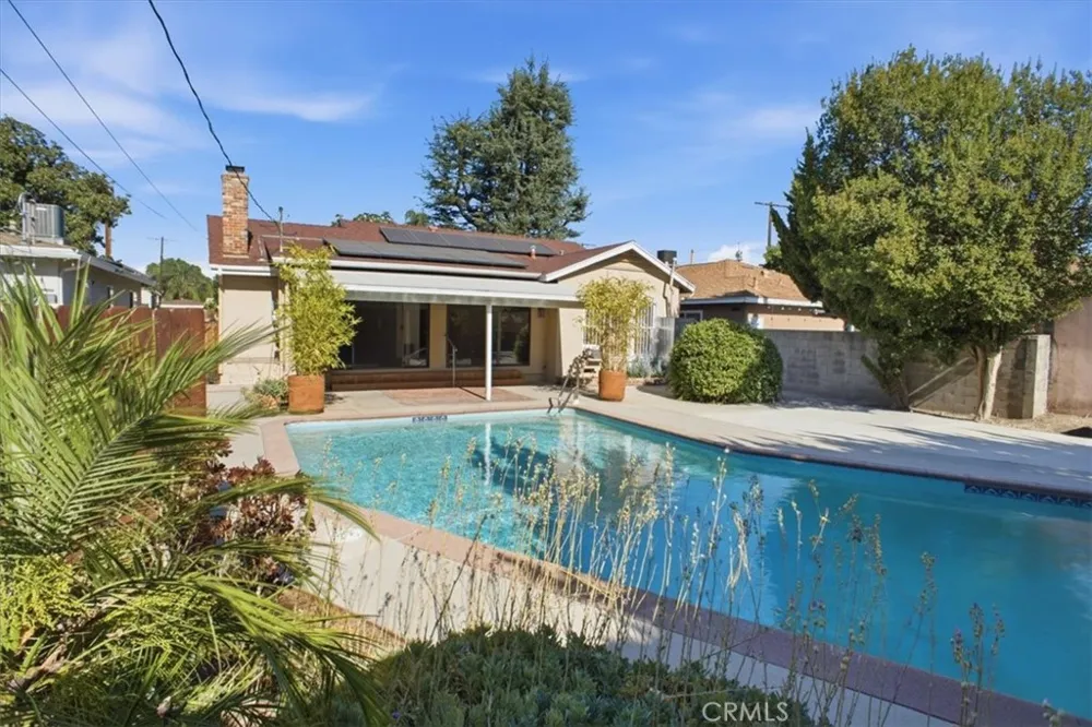 7007 Whitaker Lake Balboa, CA 91406