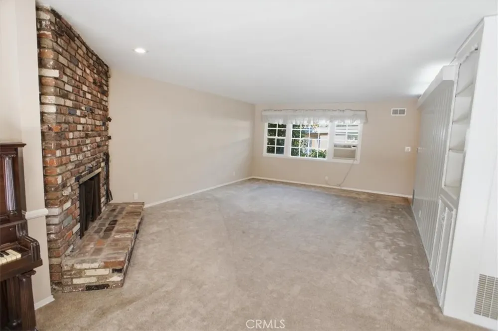 7007 Whitaker Lake Balboa, CA 91406