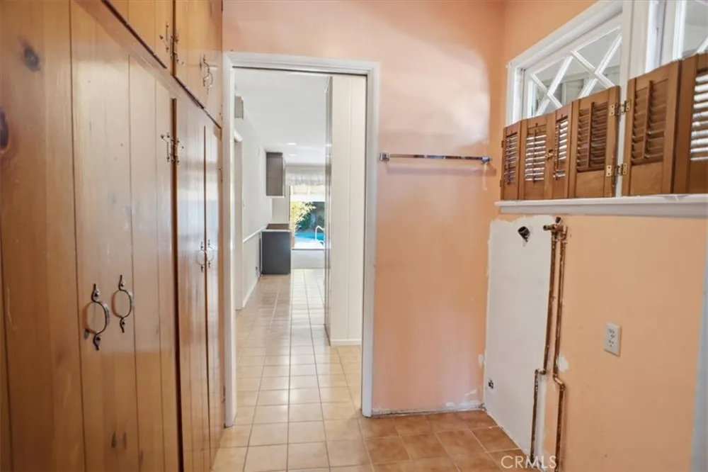 7007 Whitaker Lake Balboa, CA 91406