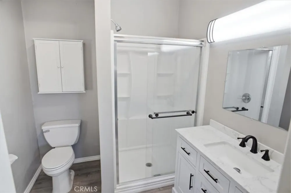 7007 Whitaker Lake Balboa, CA 91406