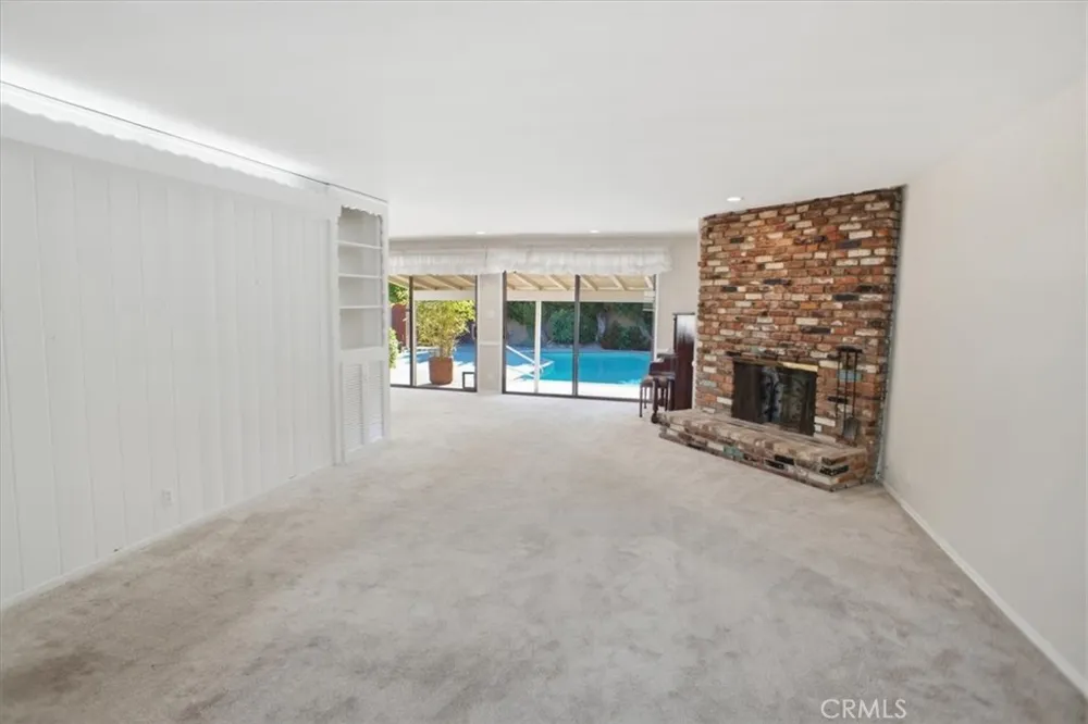 7007 Whitaker Lake Balboa, CA 91406