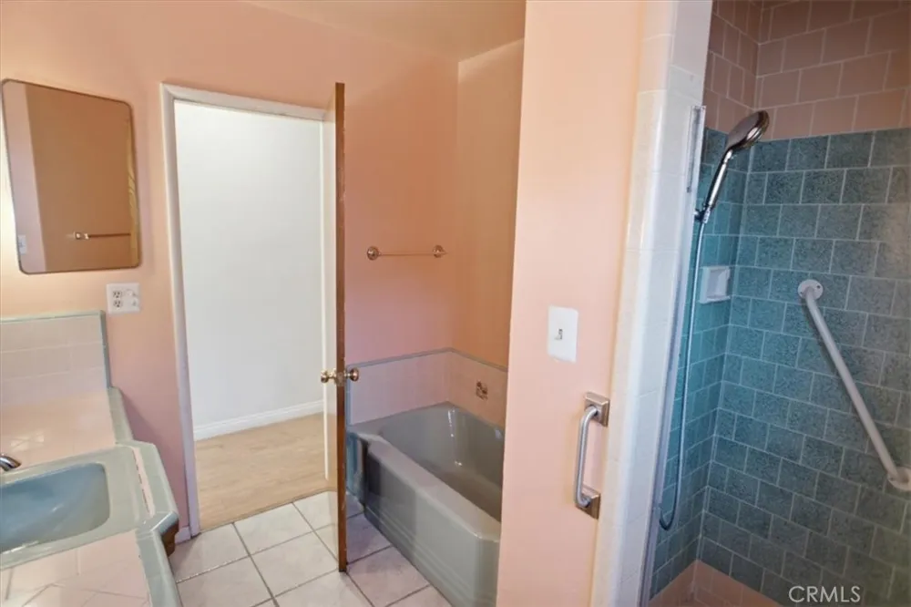 7007 Whitaker Lake Balboa, CA 91406
