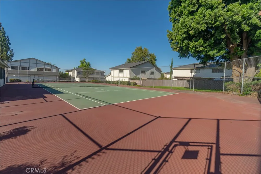 587 S College Claremont, CA 91711