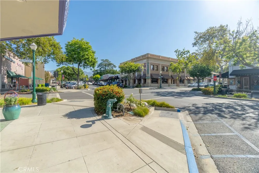587 S College Claremont, CA 91711