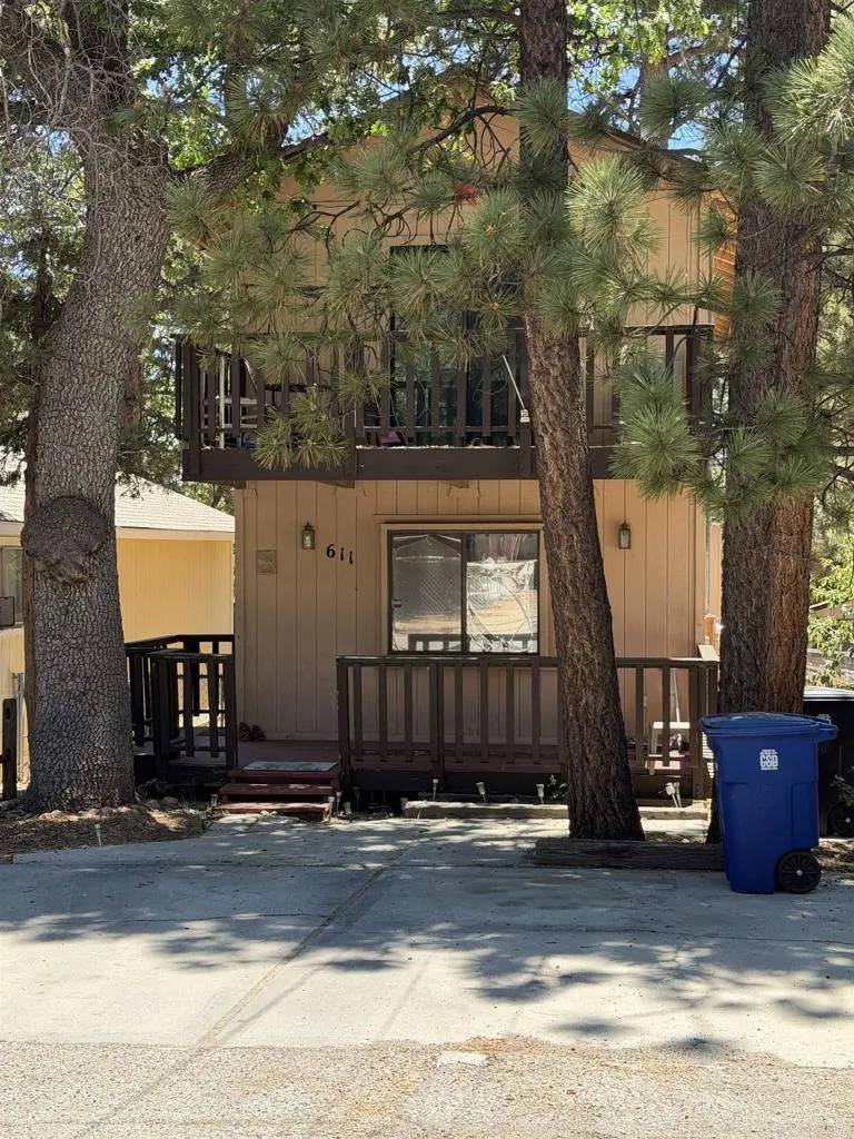 611 Spruce Lane Sugarloaf, CA 92386