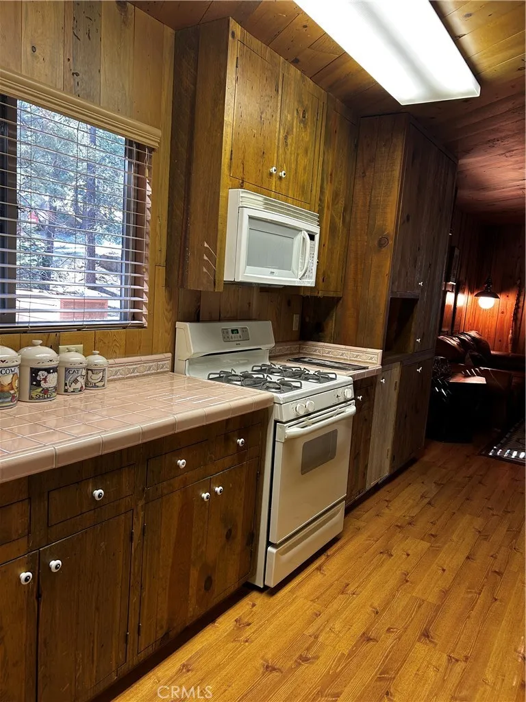 1225 Azalea Pine Mountain Club, CA 93222