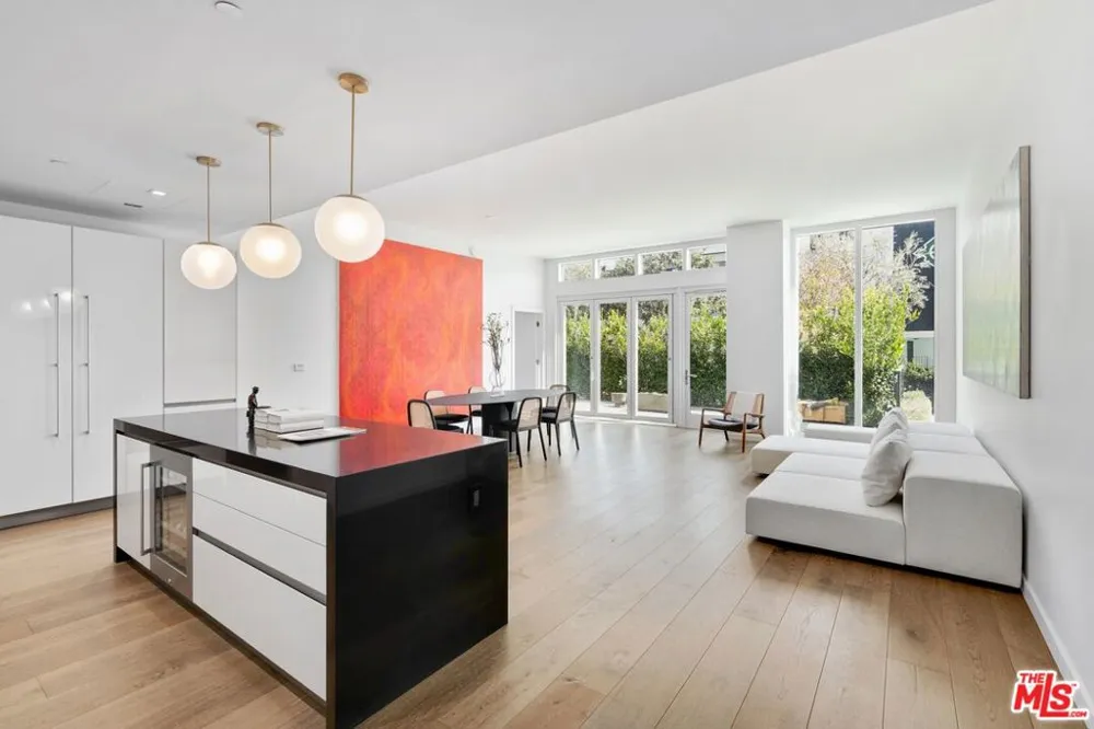 9000 W 3rd Street #106 Los Angeles, CA 90048