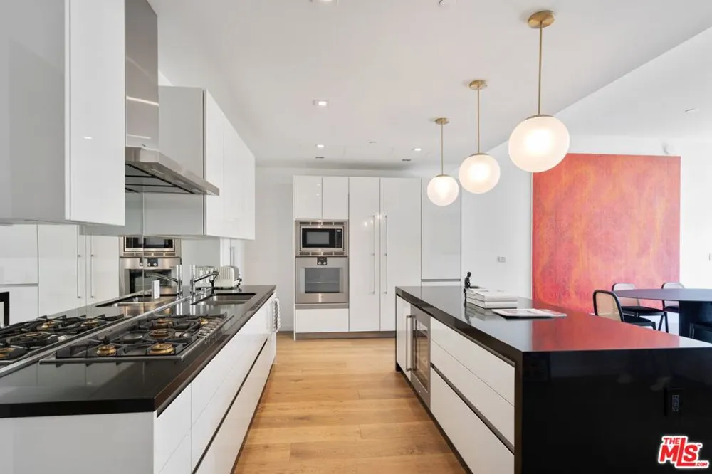 9000 W 3rd Street #106 Los Angeles, CA 90048