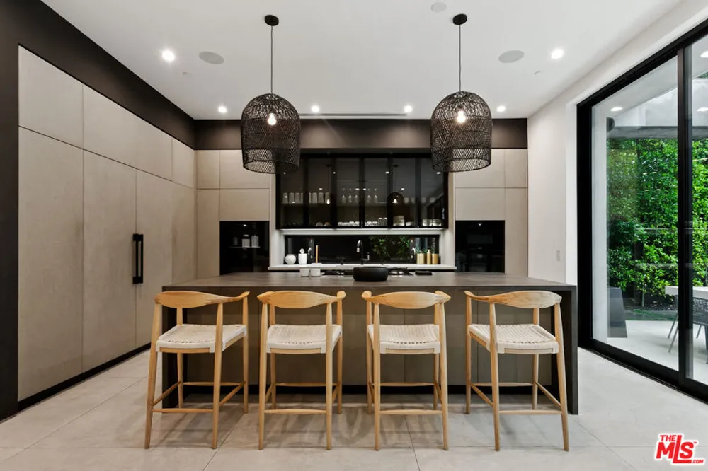 356 La Jolla Avenue Los Angeles, CA 90048