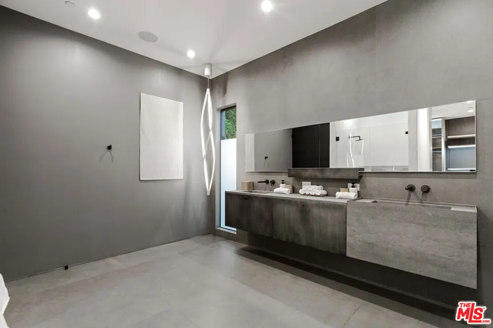 356 La Jolla Avenue Los Angeles, CA 90048