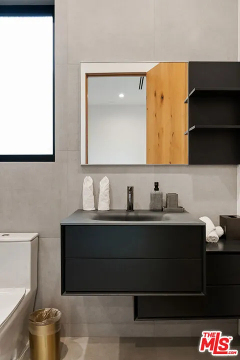 356 La Jolla Avenue Los Angeles, CA 90048