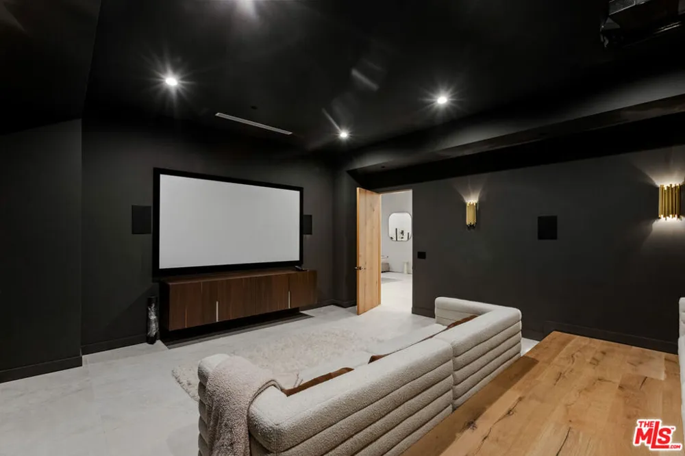 356 La Jolla Avenue Los Angeles, CA 90048