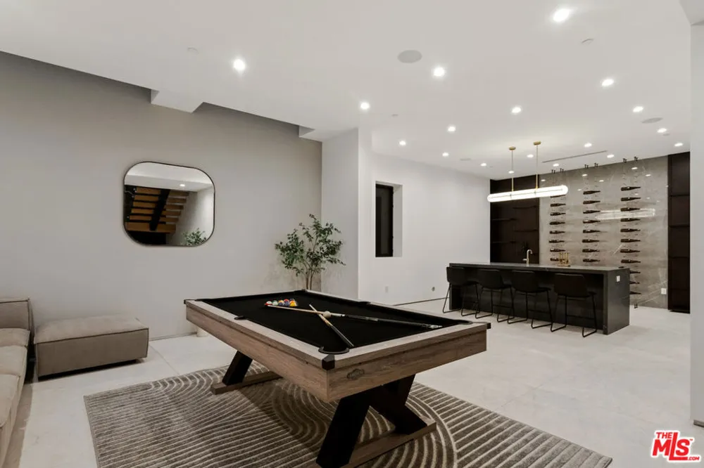 356 La Jolla Avenue Los Angeles, CA 90048