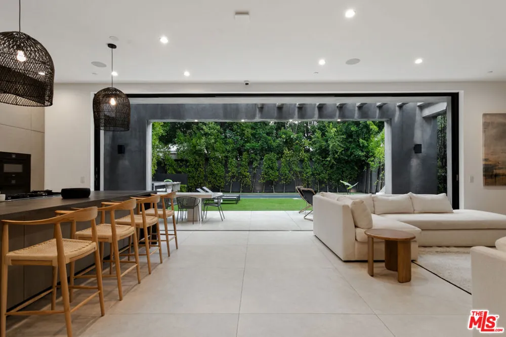 356 La Jolla Avenue Los Angeles, CA 90048
