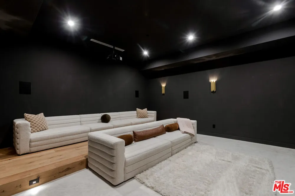 356 La Jolla Avenue Los Angeles, CA 90048