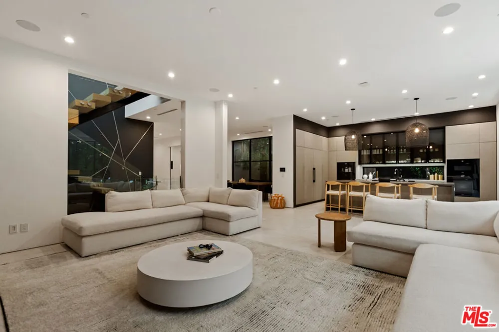 356 La Jolla Avenue Los Angeles, CA 90048